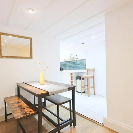 A Great One Bedroom With Garden *