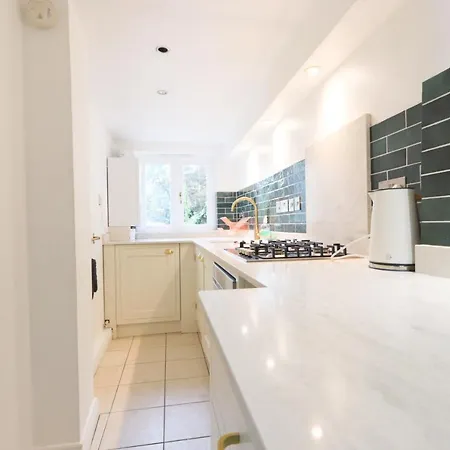 A Great One Bedroom With Garden בריסטול