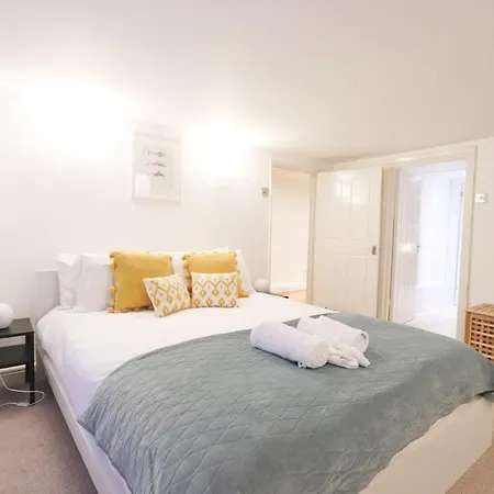 Апартаменты A Great One Bedroom With Garden Бристоль